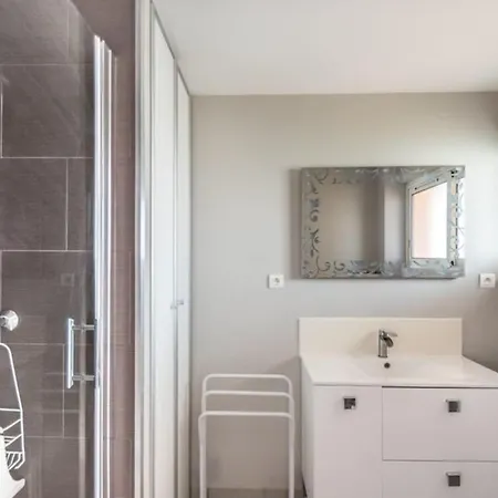 Appartement Le Liberty - Beautiful 67m Beachfront In *